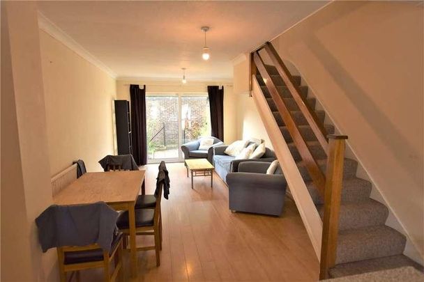 Waterside Close, London, SE16 - Photo 1