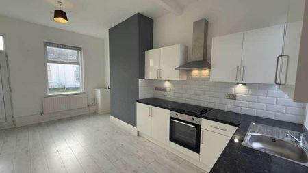 The Square, Grimsby, DN32 - Photo 2