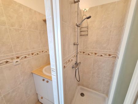 Location Appartement 1 pièce 35m² LES SABLES D OLONNE 85100 - Photo 3