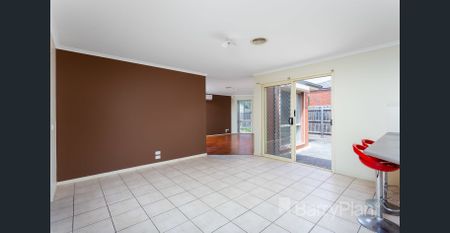 Centrally Located Spacious Family Home - Photo 4