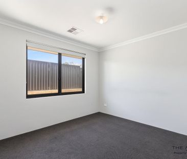 Modern 4-Bedroom Home in Prime Location - Photo 4