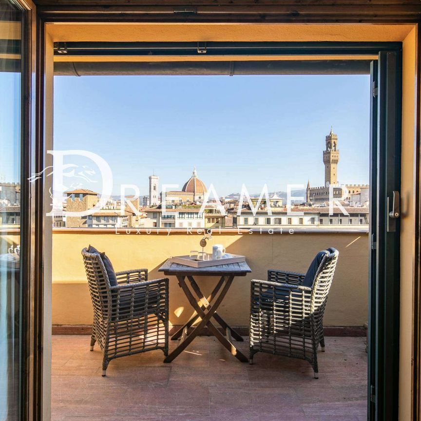 Elegant Penthouse with a Panoramic Terrace on Ponte Vecchio - Photo 1