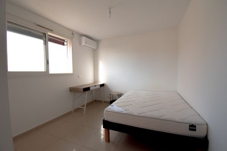 Location Appartement 5 pièces 90m² STE CLOTILDE 97490 - Photo 5