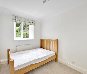 3 Bed Flat - Photo 3