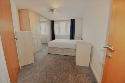 2 bedroom Flat in Alleon Court, Low Lane - Photo 3