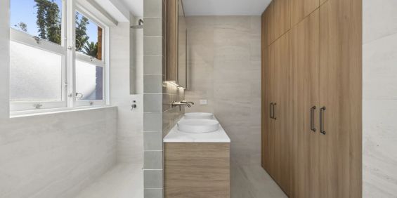 Sun-Drenched North-Facing Apartment in a Quiet Collaroy Setting - Photo 3