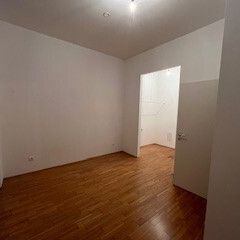 Wohnung in Zentrum Nähe wunderschönem Altbau! - Foto 4