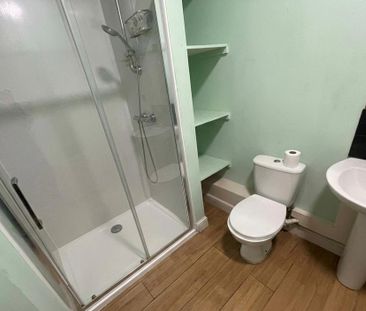 3 bedroom flat to rent - Photo 5