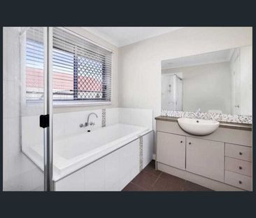 Modern 3 Bedroom Home with Spacious Yard - Photo 4