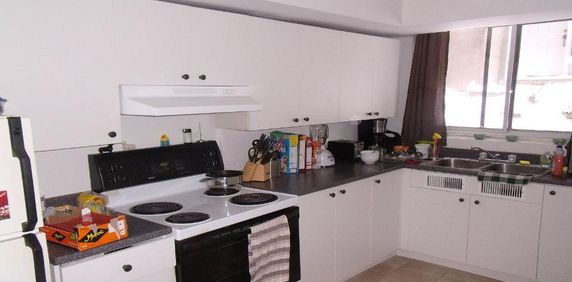 Superbe 3 1/2 chauffé - Près station REM Canora - Accès facile aux universités - Photo 2