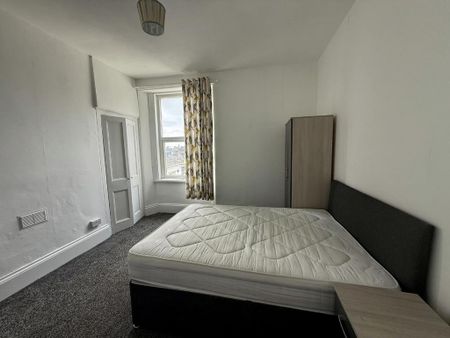 4 bedroom terraced house to rent - Photo 2