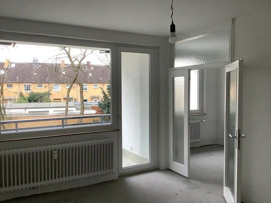 Teilsanierte - 2-Zimmer-Wohnung mit Balkon - Photo 1