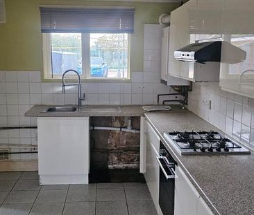 3 bedroom ground floor maisonette to rent - Photo 6