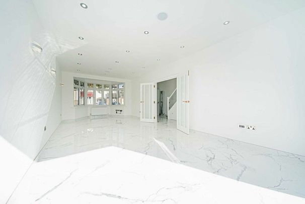 Montrose Avenue, Whitton, TW2 - Photo 1