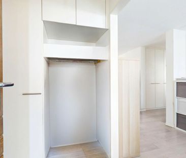well-maintained apartment with balcony, cellar, attic and parking s... - Photo 6