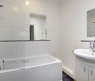 High Road, London, N12 - Photo 4