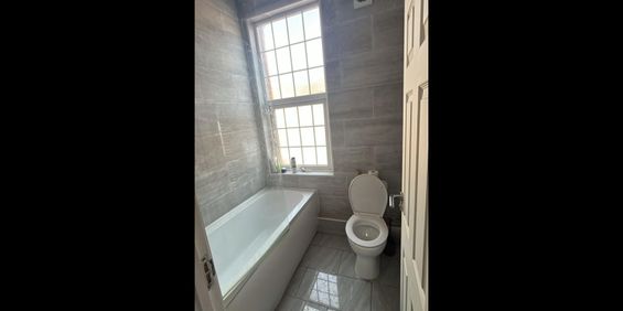 Room in a Shared House, Stratford Terrace, LS11 - Photo 3