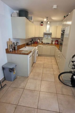Room in a Shared Flat, Walham Green Court, SW6 - Photo 4