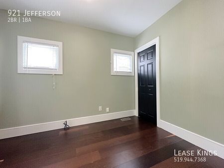Renovated East End 2 Bed 1 Bath with Backyard Oasis - Photo 3