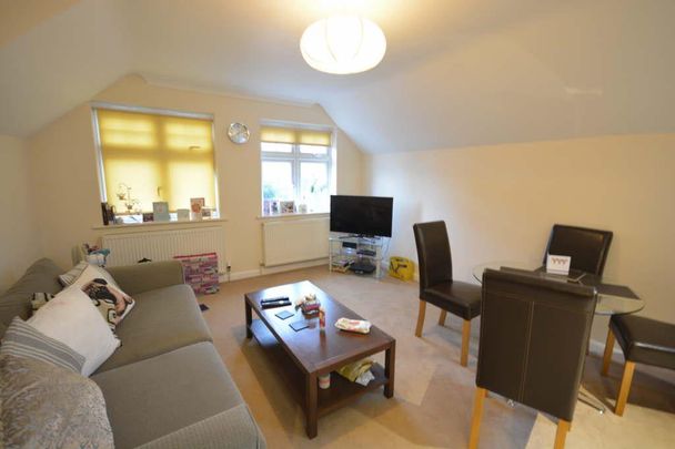 Alsager, Clements Mead, Leatherhead, Surrey, KT22 7FN - Photo 1