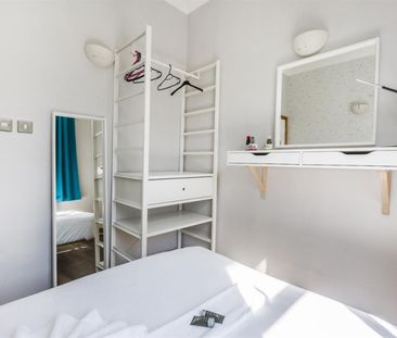 2 bedroom Flat To Let - Photo 3