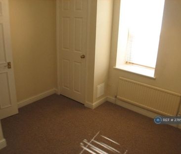 3 bedroom flat to rent - Photo 2