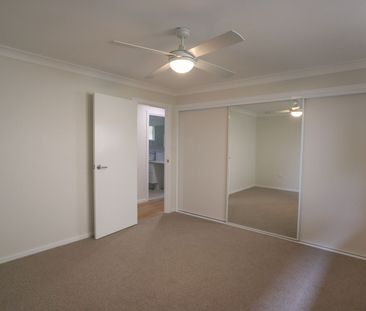 BEAUTIFULLY RENOVATED HOUSE IN QUIET NEIGHBOURHOOD - INCLUDES UTILI... - Photo 5