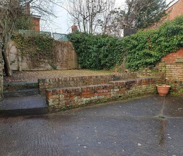 2 bedroom semi-detached house to rent - Photo 5