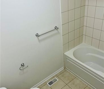 For Lease - 74 Oaktree Drive, Haldimand, Ontario - Photo 4