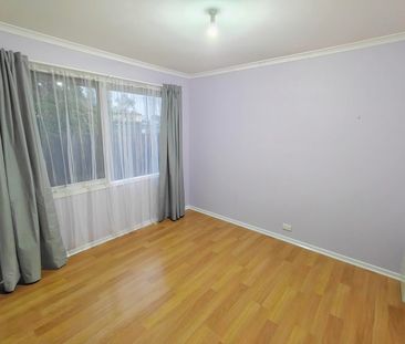 Your New Home Awaits: Spacious 3-Bedroom in Werribee! - Photo 5