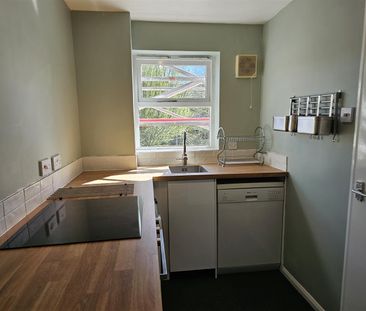 1 bed apartment to rent in Molyneux Drive, London, SW17 - Photo 2