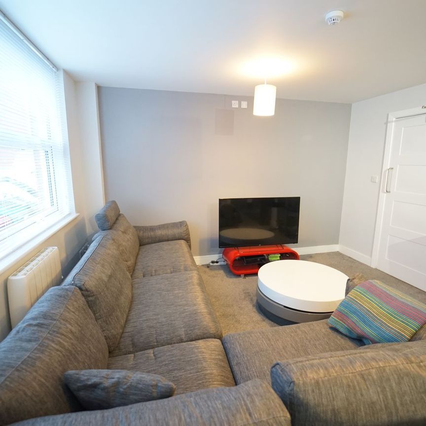 Rooms 6 & 7, Flat 7, 10 Middle Street, NG9 1FX, NOTTINGHAM - Photo 1