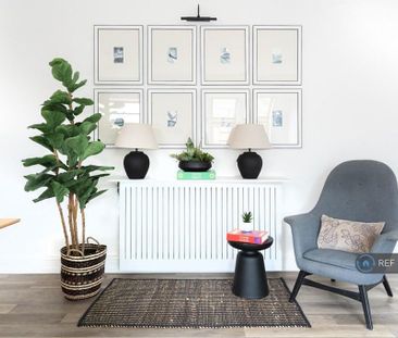 2 bedroom penthouse to rent - Photo 3