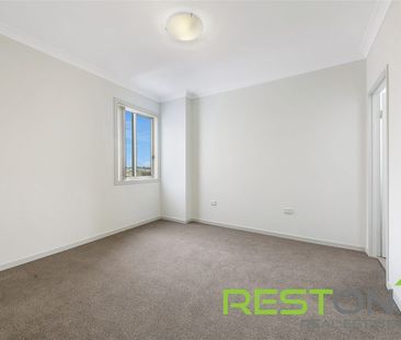 LUXURY APARTMENT IN THE HEART OF PENRITH - Photo 3