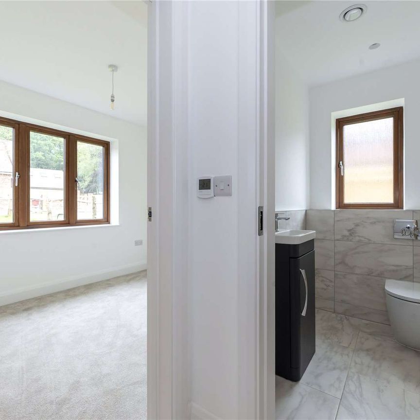 Beautifully presented, newly built family home with stunning rural views - Photo 1