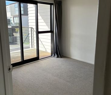 Beautiful 4 Bedroom 4 Bathroom House - Photo 3