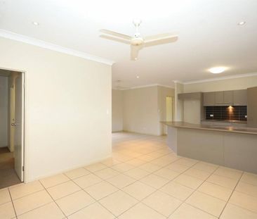 Large Three Bedroom Home with Side Access - Close to Trinity Anglic... - Photo 3