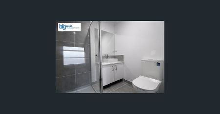 Modern & Spacious 3-Bedroom Townhouse With Air Conditioning - Photo 3