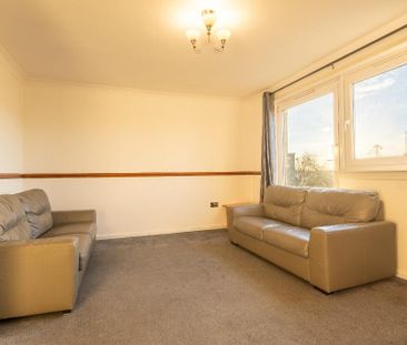 3 bedroom flat to rent - Photo 2