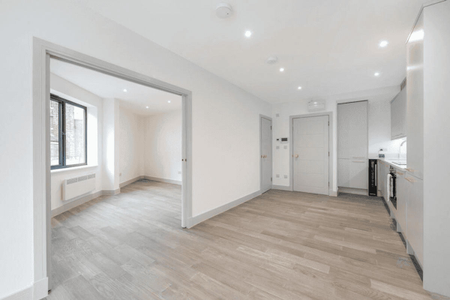 Norbury Crescent, London, SW16 - Photo 2