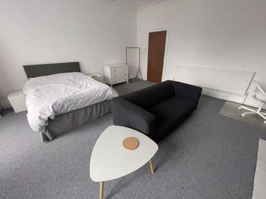 3 bedroom apartment to rent - Photo 1