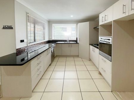 4 Bedroom family home in Totara Heights - Photo 2