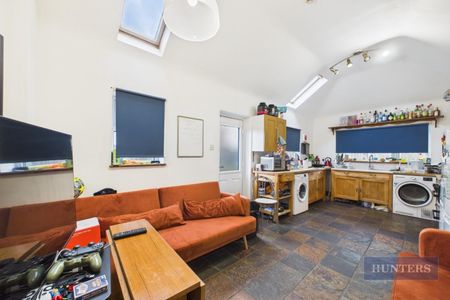 5 bedroom House To Let Total Size: 1291 SQ FT - Photo 4