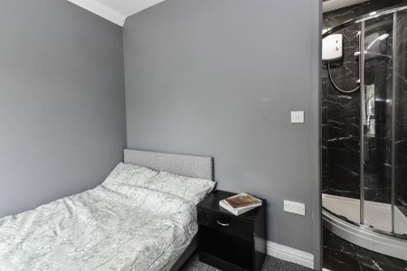 5 bedroom semi-detached house to rent - Photo 4