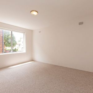 Quiet and Comfortable Apartment - Photo 2
