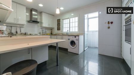 valencia, Valencian Community 46010 - Photo 4