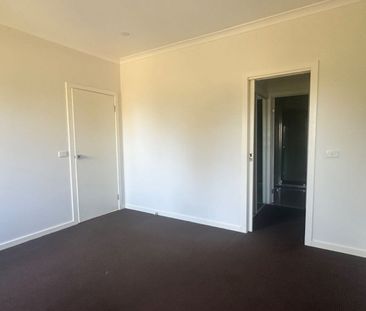 Perfectly 4 bedroom, 2.5 bathroom Homely Townhouse - Photo 4