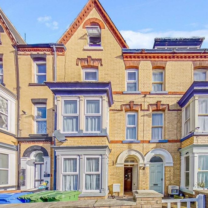 1 bedroom in a house share to rent - Photo 1