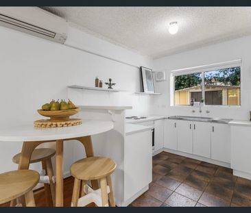 LOVELY LOCATION IN LOCKLEYS - Photo 6