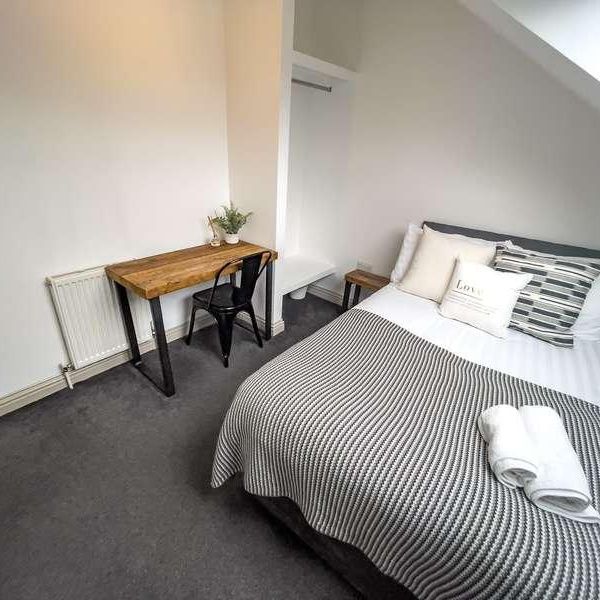 Romer Road, L6 - Photo 1